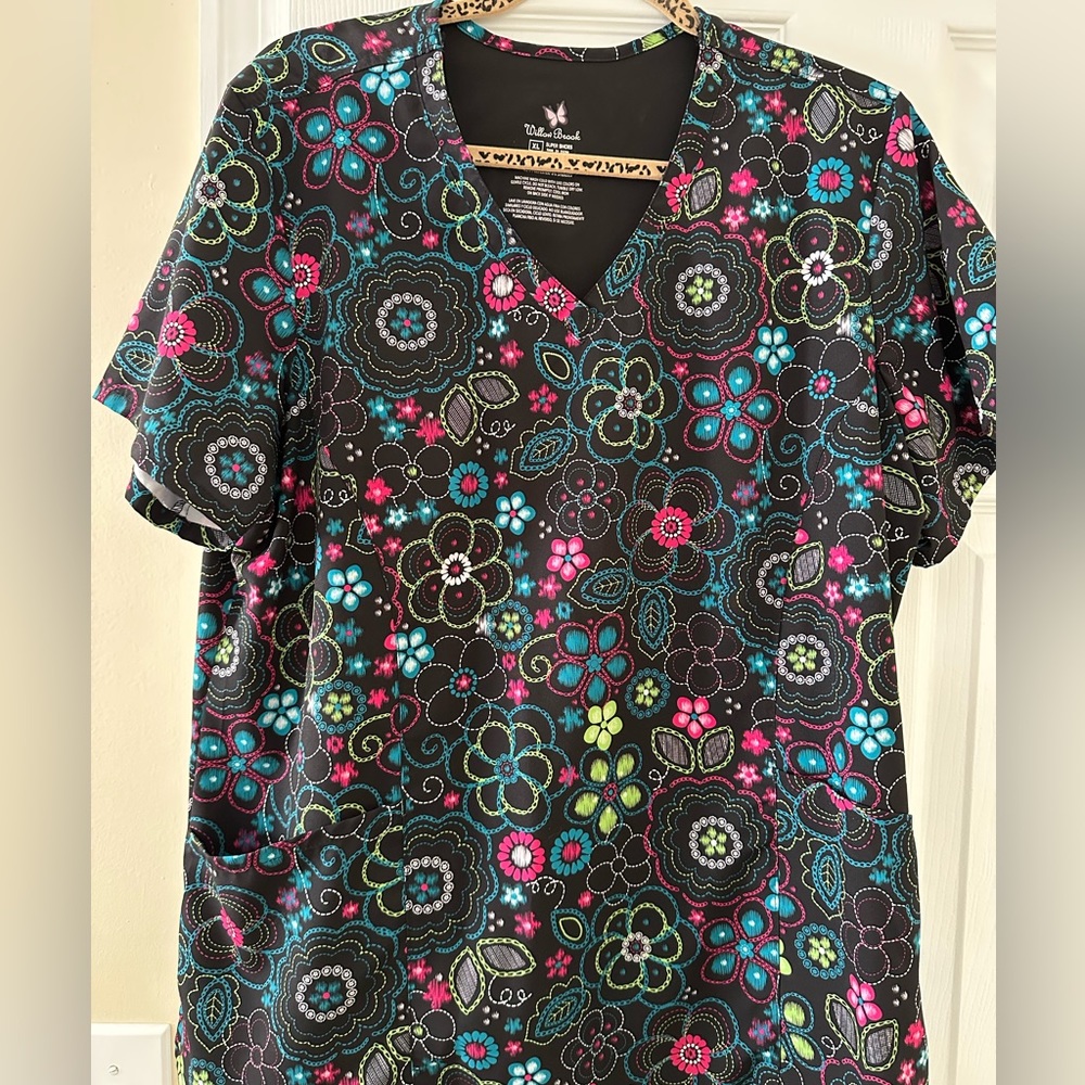 Willow Brook 🌺🌸 Womens XL Scrub Top